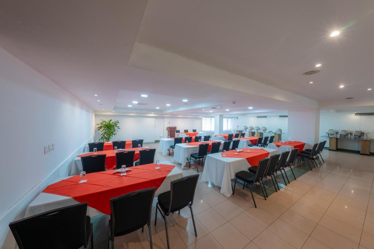 Hotel Faranda Express Soloy And Casino, A Member Of Radisson Individuals Panama City Exterior photo