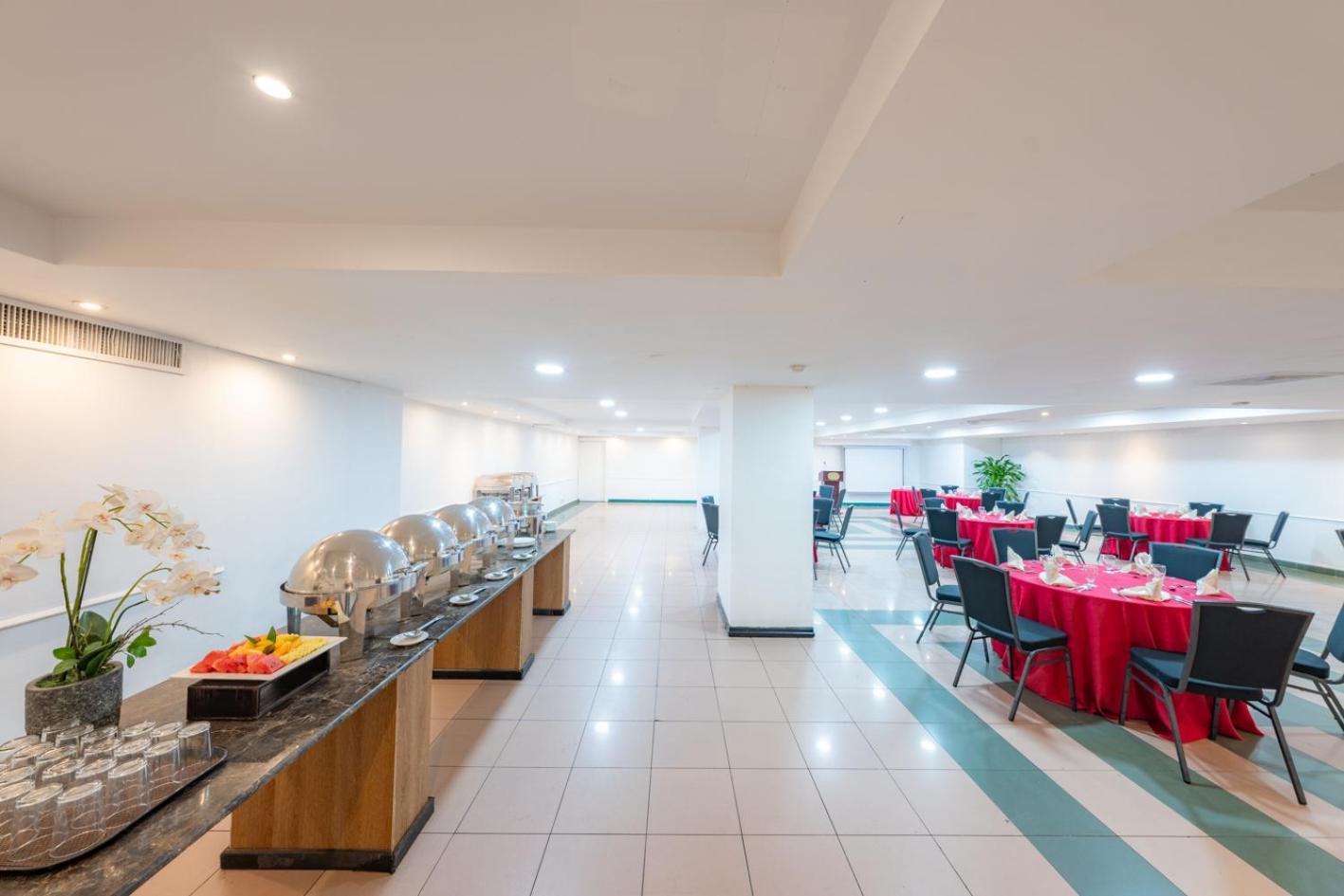 Hotel Faranda Express Soloy And Casino, A Member Of Radisson Individuals Panama City Exterior photo